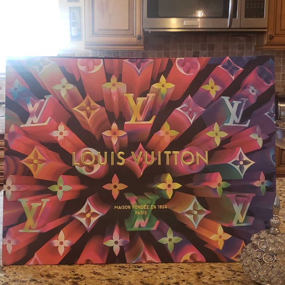 Large  LOUIS VUITTON paper bag